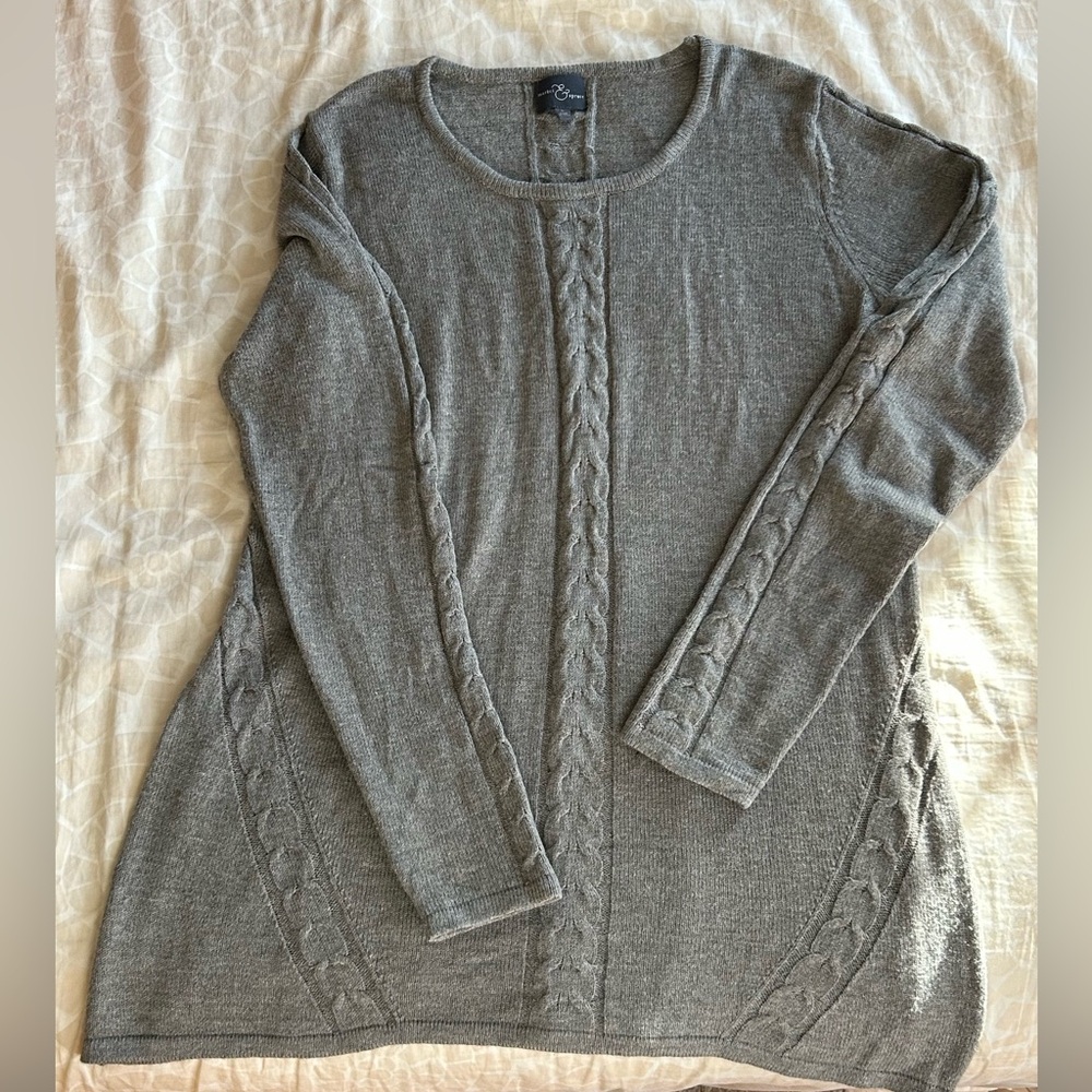 Gray knit sweater with braid pattern - L